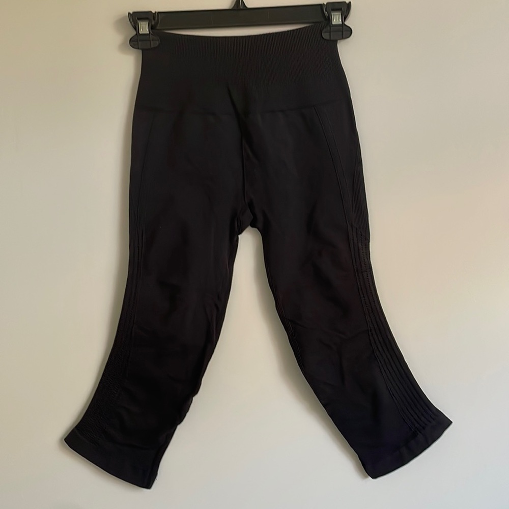 Lululemon Flow & Go Compression Crop - Picture 4 of 6